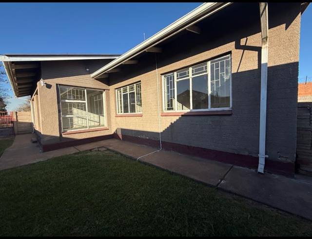 3 BEDROOM HOUSE FOR SALE IN VANDERBIJLPARK CE 2